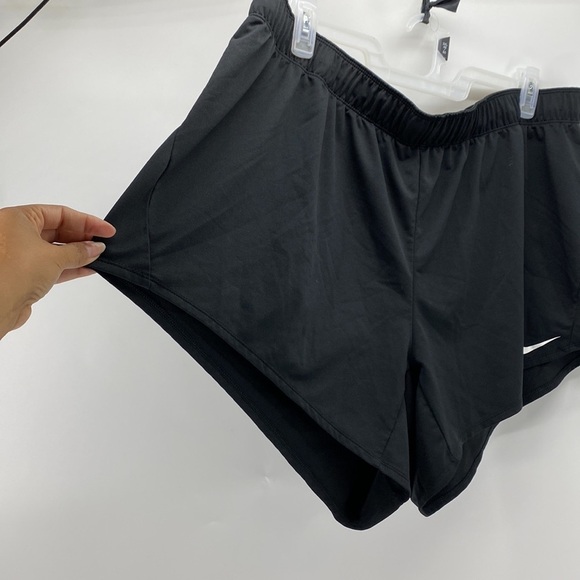Nike Dri-Fit black draw string athleisure workout casual shorts - Picture 3 of 7
